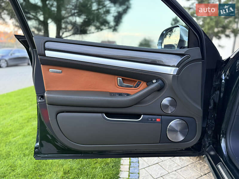 Седан Audi S8 2010 в Одесі