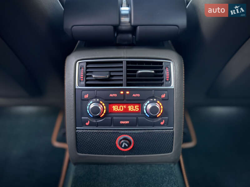 Седан Audi S8 2010 в Одесі