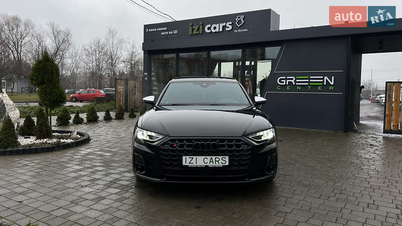 Седан Audi S8 2023 в Львові