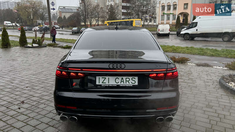 Седан Audi S8 2023 в Львові