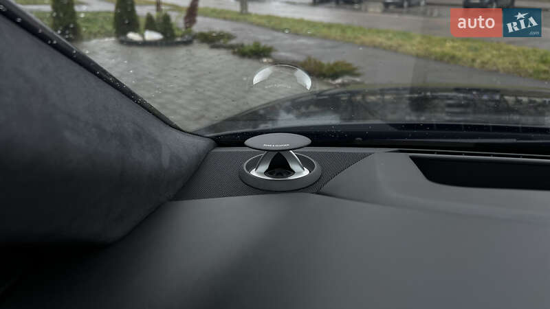 Седан Audi S8 2023 в Львові