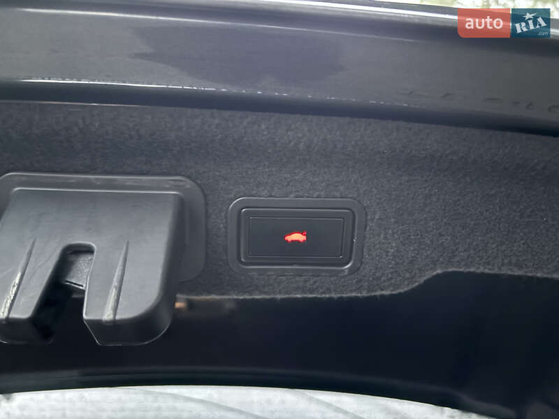 Седан Audi S8 2012 в Киеве фото 28 Седан Audi S8 2012 в Киеве