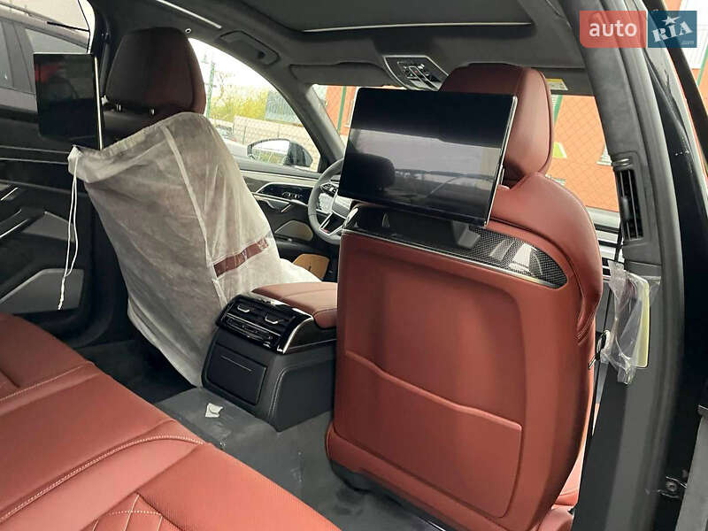 Седан Audi S8 2025 в Киеве