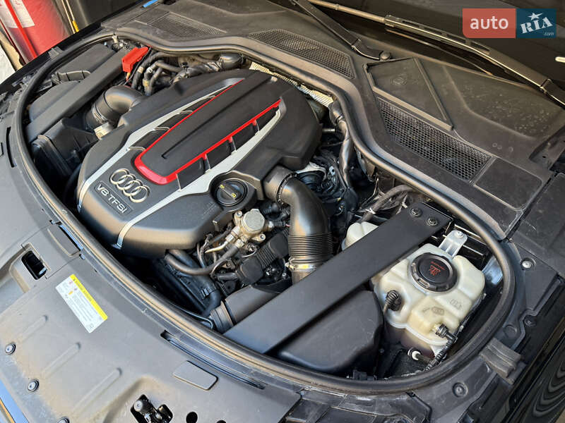 Седан Audi S8 2016 в Києві