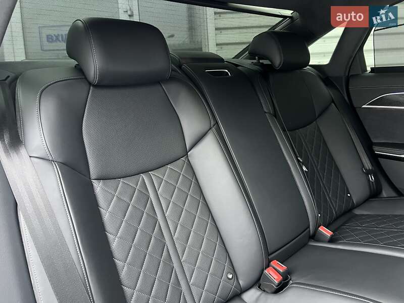 Седан Audi S8 2022 в Киеве