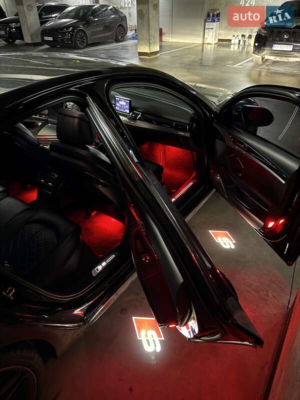 Седан Audi S8 2012 в Киеве