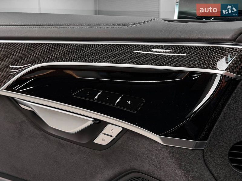 Седан Audi S8 2025 в Києві