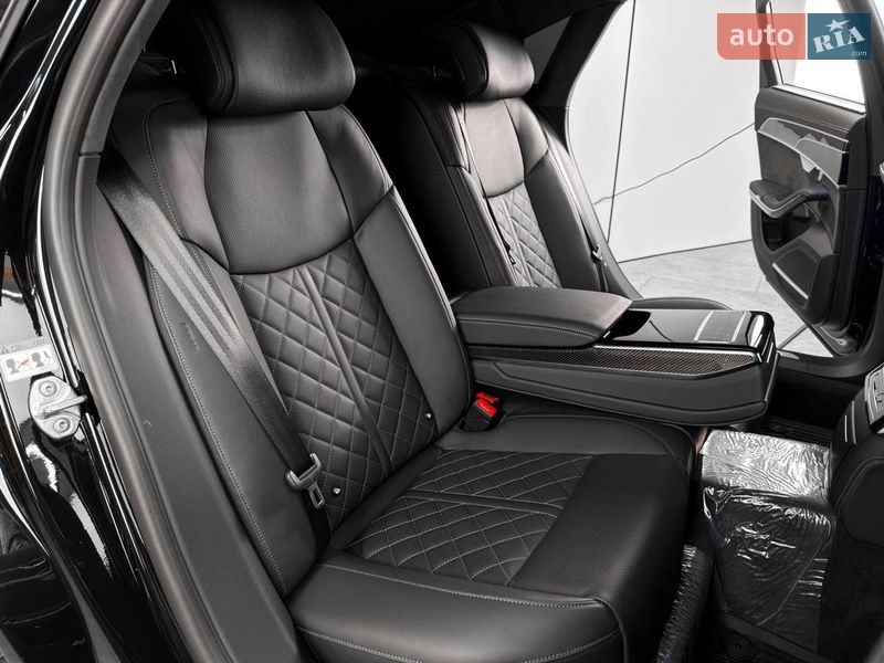 Седан Audi S8 2025 в Києві