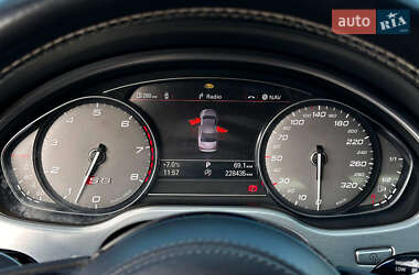 Седан Audi S8 2013 в Виннице