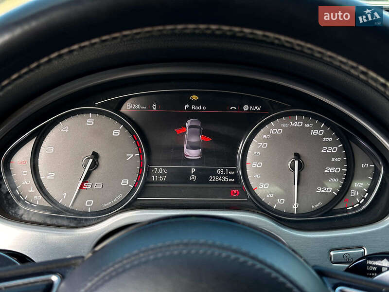 Седан Audi S8 2013 в Вінниці