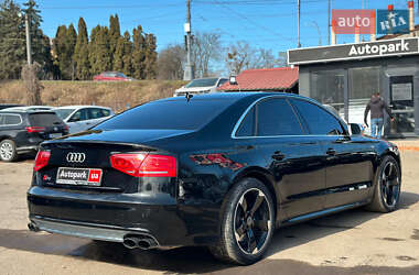 Седан Audi S8 2013 в Виннице