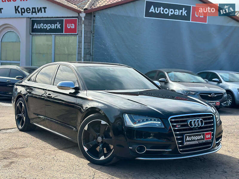 Седан Audi S8 2013 в Вінниці