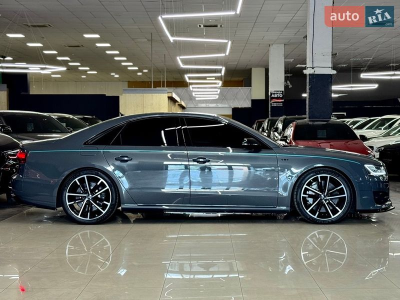 Седан Audi S8 2016 в Николаеве