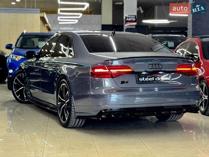Седан Audi S8 2016 в Николаеве