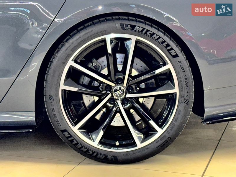 Седан Audi S8 2016 в Николаеве