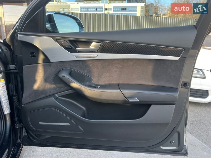 Седан Audi S8 2012 в Киеве фото 40 Седан Audi S8 2012 в Киеве