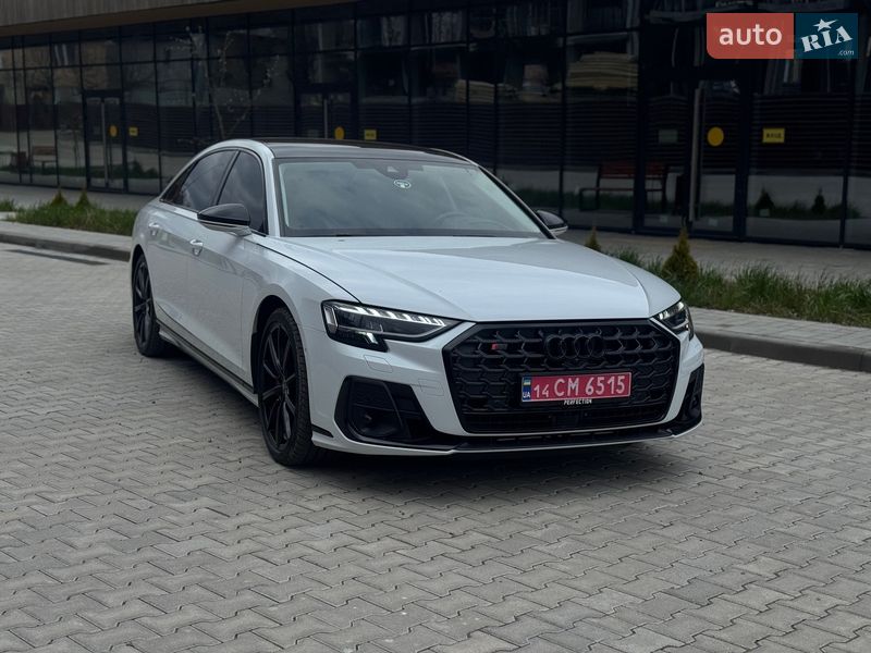 2023 Audi S8, VIN WAULSAF82PN010629:plate — фото 1 (autoria)