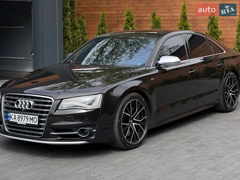 Audi S8 2013