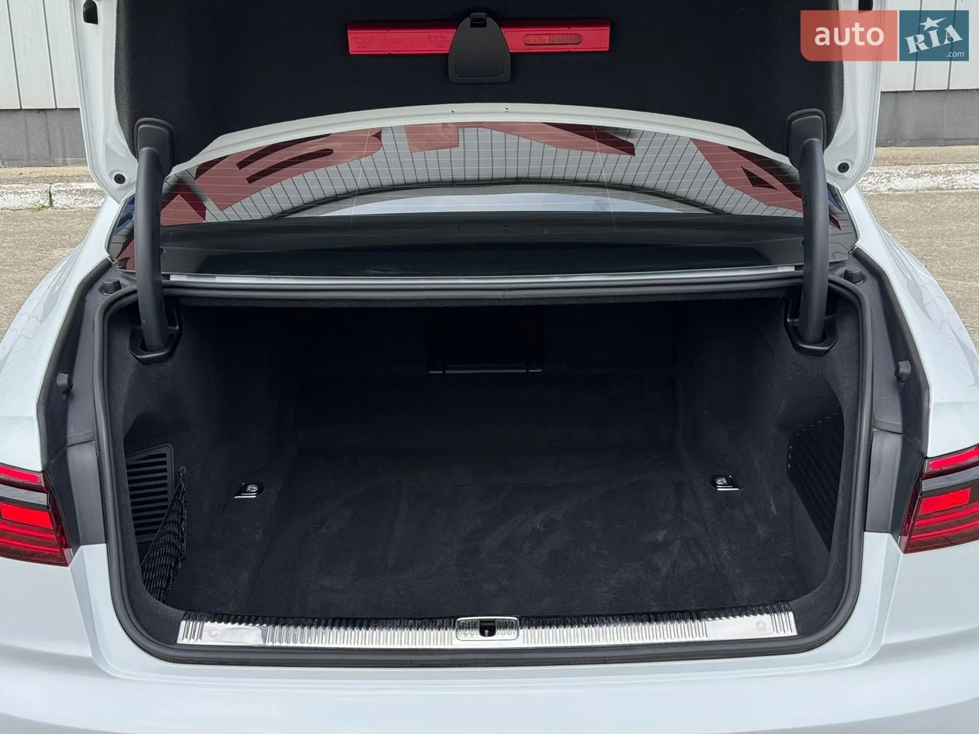 2023 Audi S8 - мініатюра 13