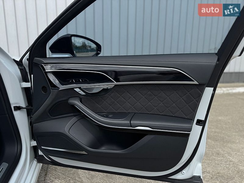 Седан Audi S8 2023 в Черновцах фото 23 Седан Audi S8 2023 в Черновцах