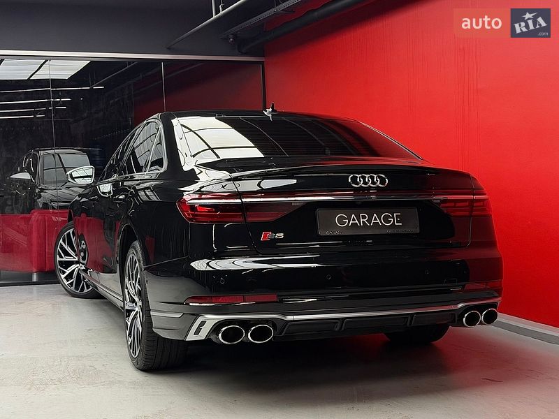 Седан Audi S8 2023 в Києві