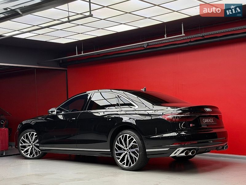Седан Audi S8 2023 в Києві