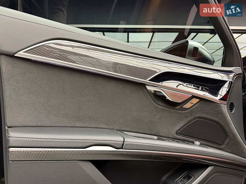 Седан Audi S8 2023 в Києві