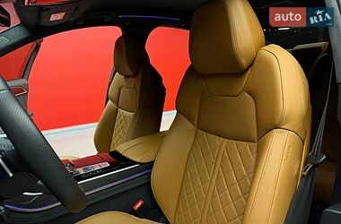 Седан Audi S8 2023 в Києві