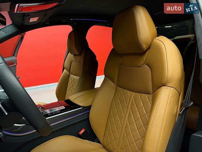 Седан Audi S8 2023 в Києві