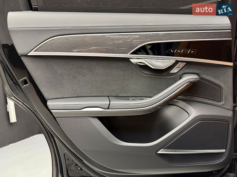 Седан Audi S8 2023 в Києві
