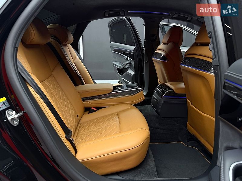 Седан Audi S8 2023 в Києві