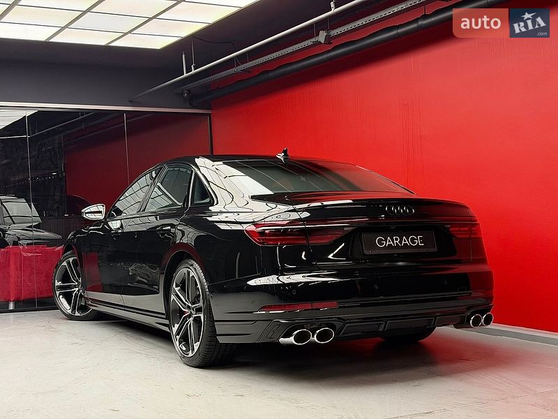 Седан Audi S8 2026 в Киеве