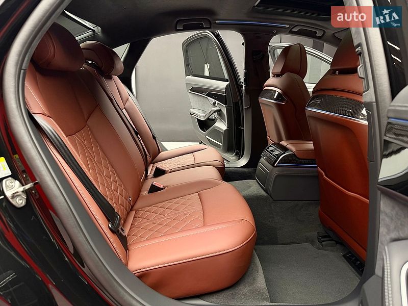 Седан Audi S8 2026 в Киеве