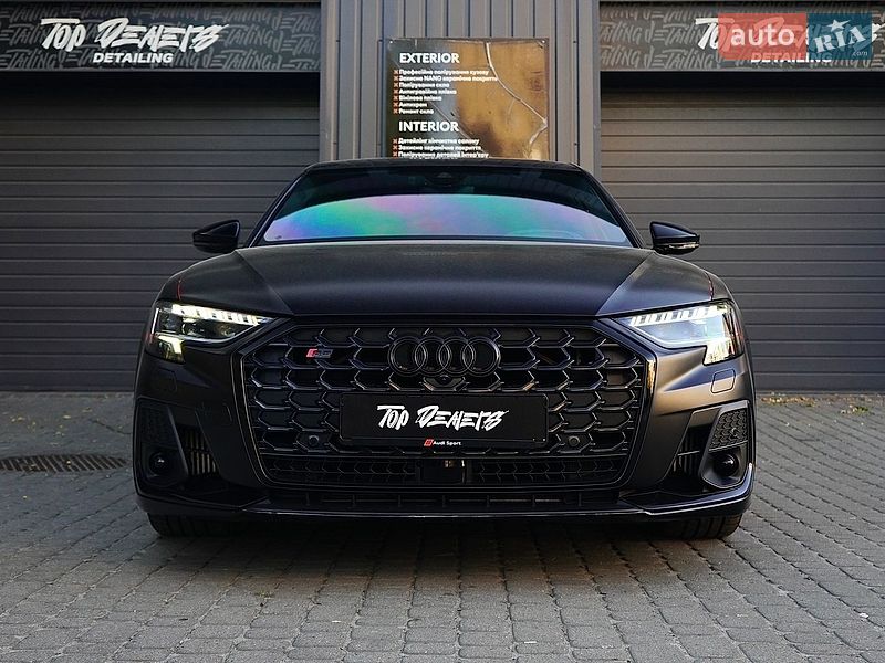 Седан Audi S8 2024 в Львове