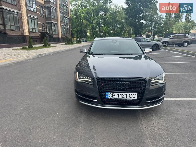 Седан Audi S8 2012 в Чернигове