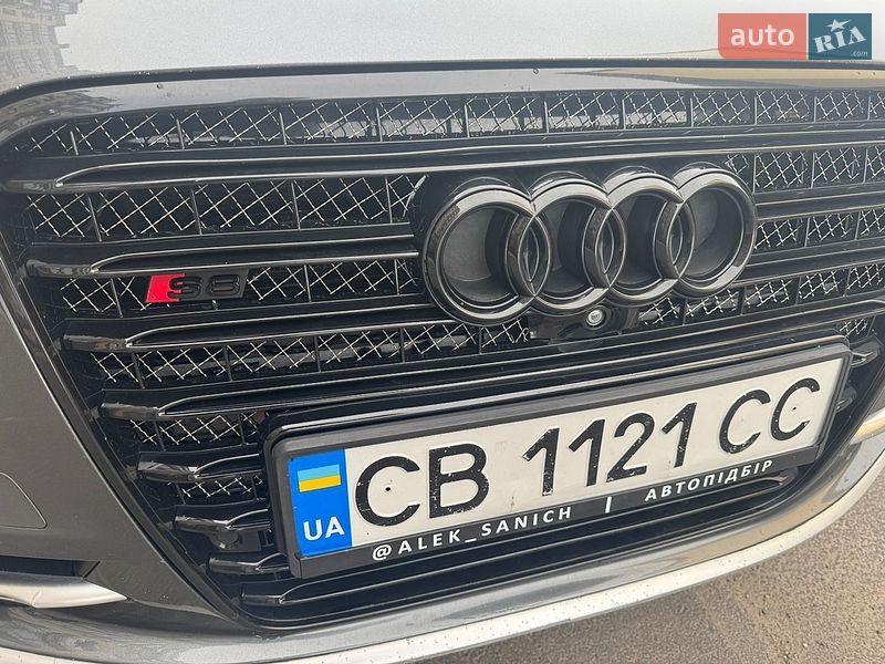 Седан Audi S8 2012 в Чернигове