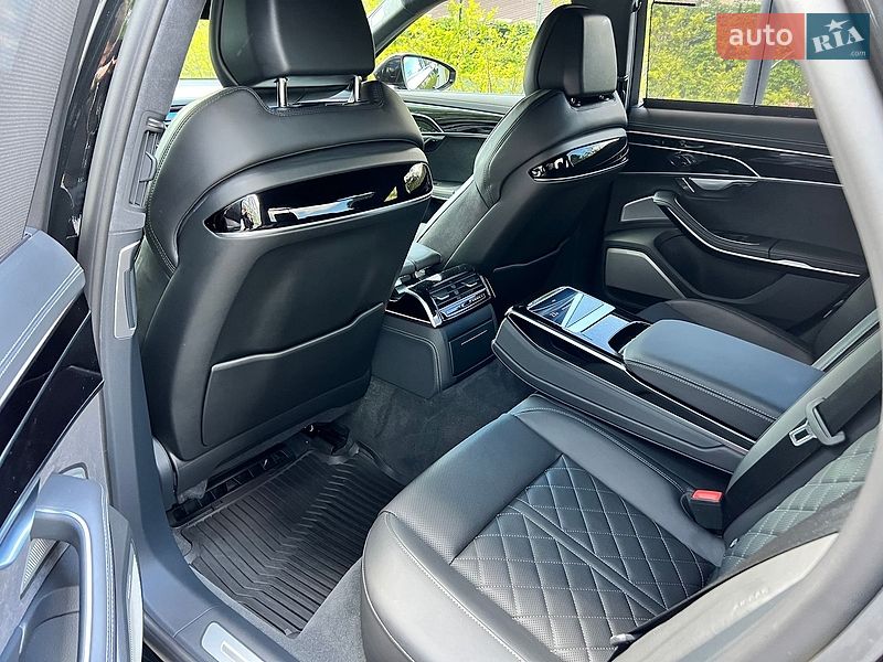Седан Audi S8 2023 в Днепре
