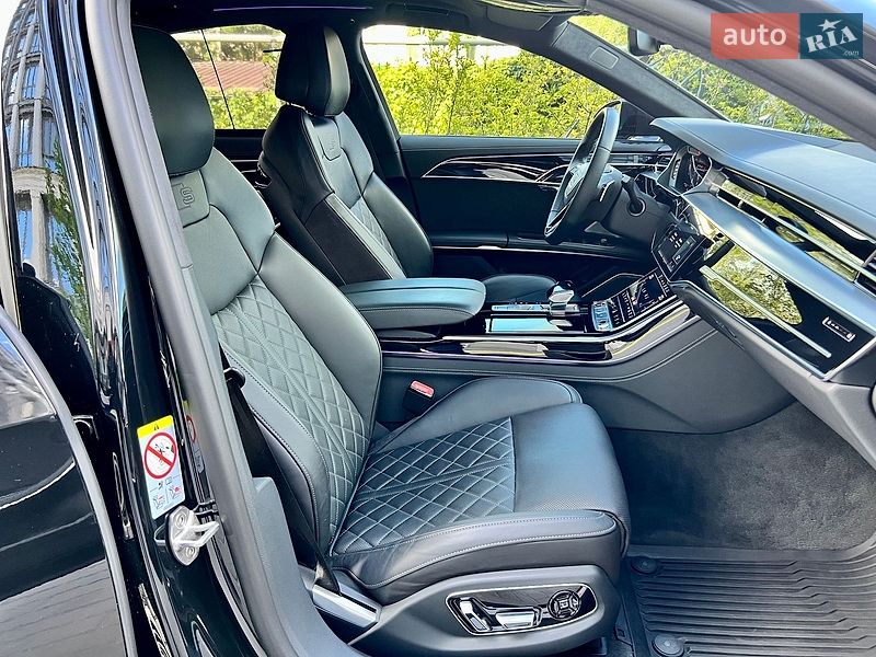 Седан Audi S8 2023 в Днепре