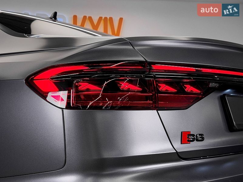 Седан Audi S8 2026 в Киеве