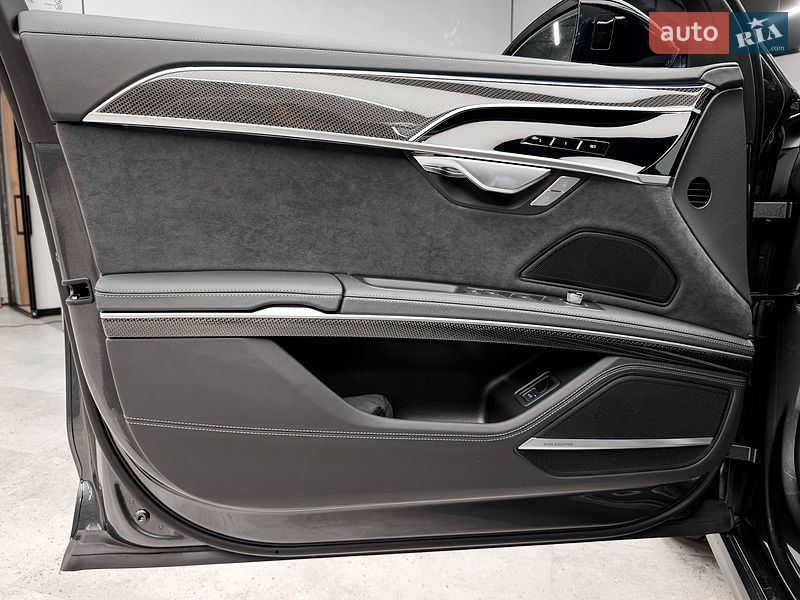 Седан Audi S8 2026 в Киеве