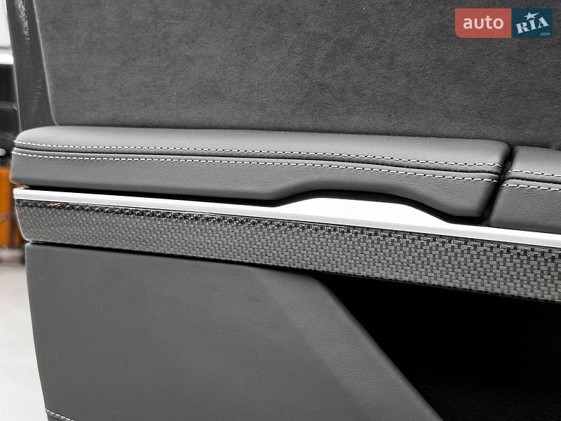 Седан Audi S8 2026 в Киеве