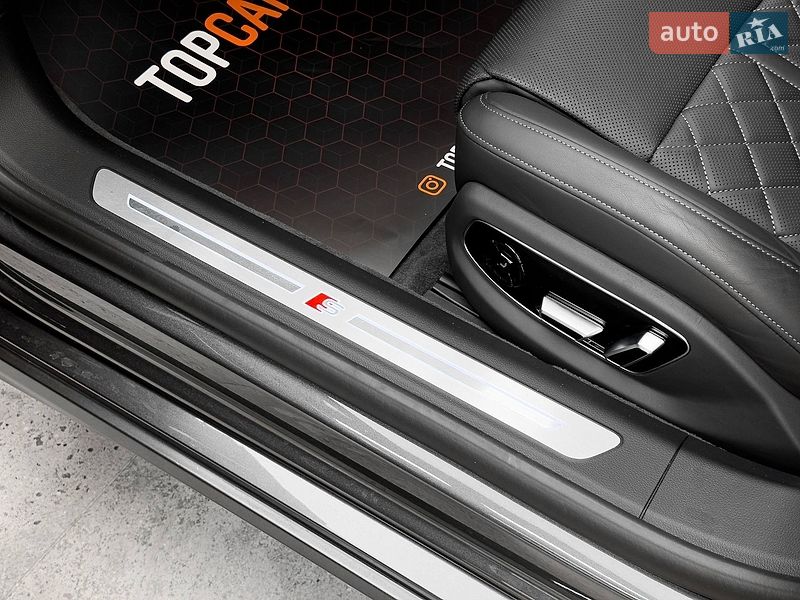 Седан Audi S8 2026 в Киеве