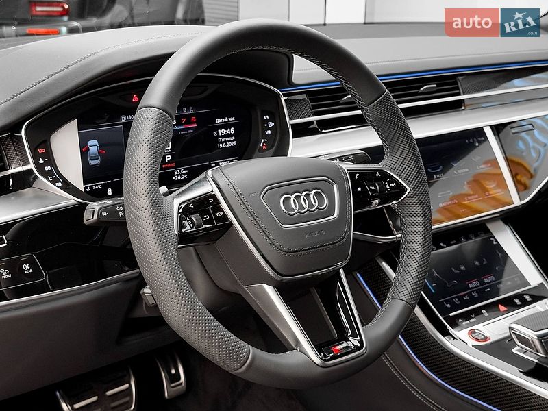 Седан Audi S8 2026 в Киеве
