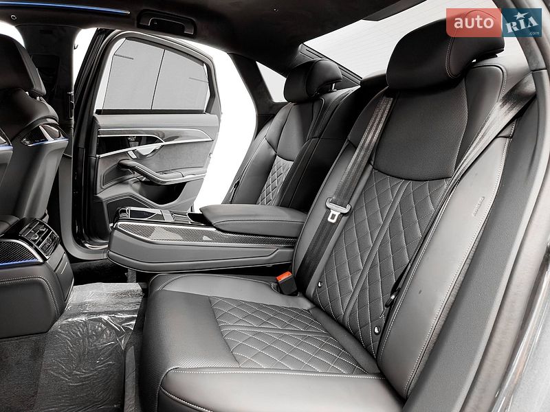 Седан Audi S8 2026 в Киеве