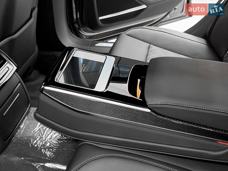 Седан Audi S8 2026 в Киеве