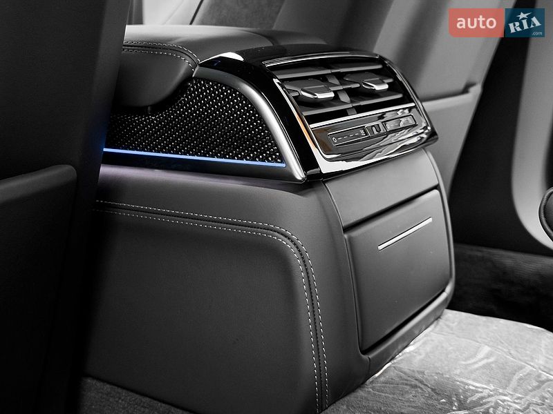 Седан Audi S8 2026 в Киеве