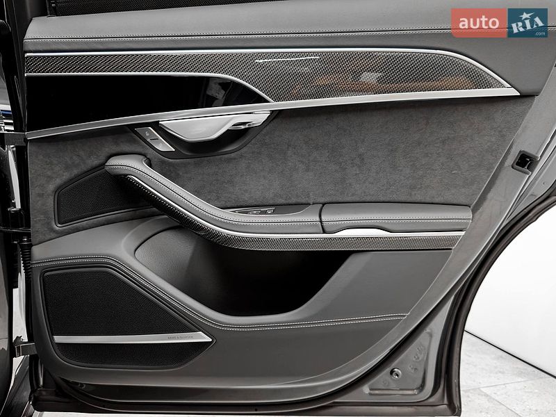 Седан Audi S8 2026 в Киеве