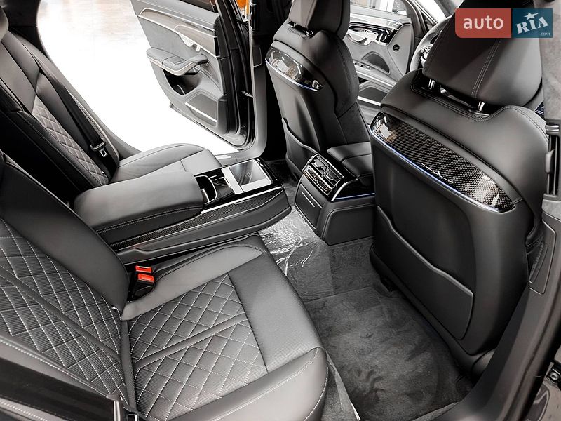 Седан Audi S8 2026 в Киеве