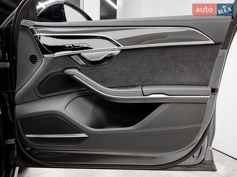 Седан Audi S8 2026 в Киеве