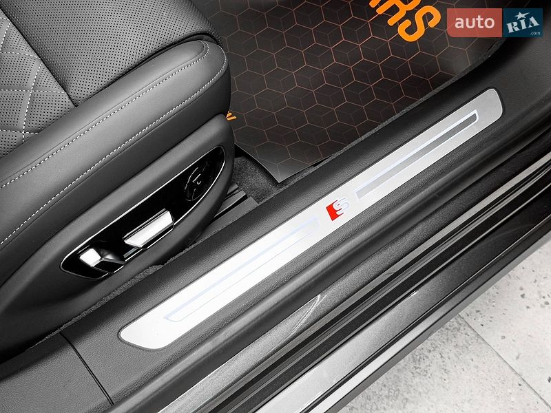 Седан Audi S8 2026 в Киеве